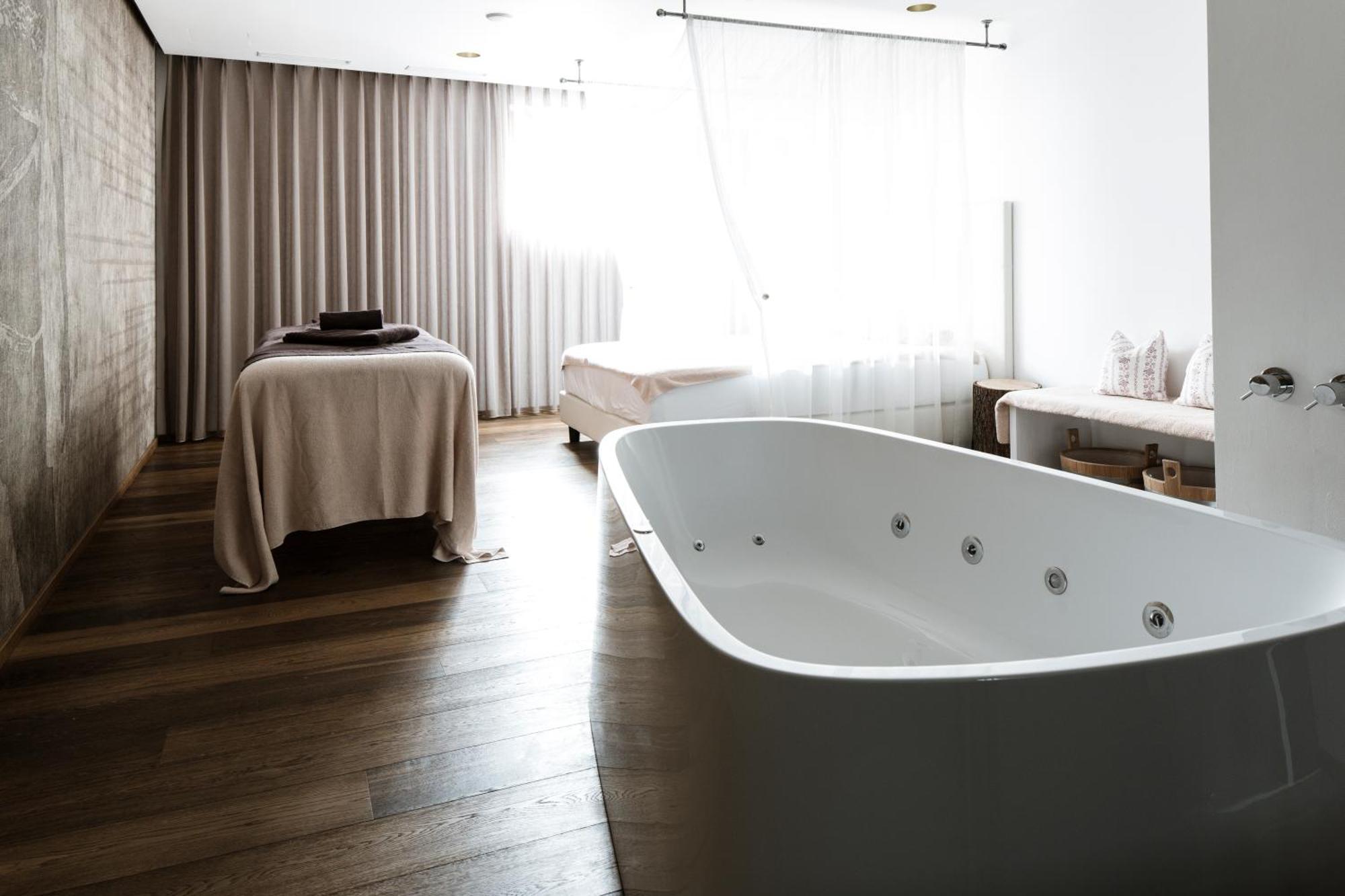 Hotel Weisses Kreuz Burgusio Extérieur photo