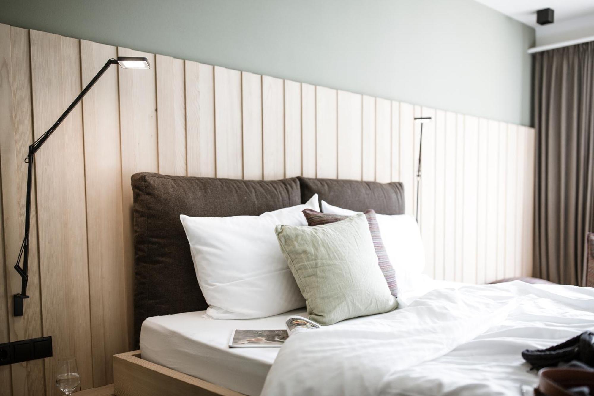 Hotel Weisses Kreuz Burgusio Chambre photo