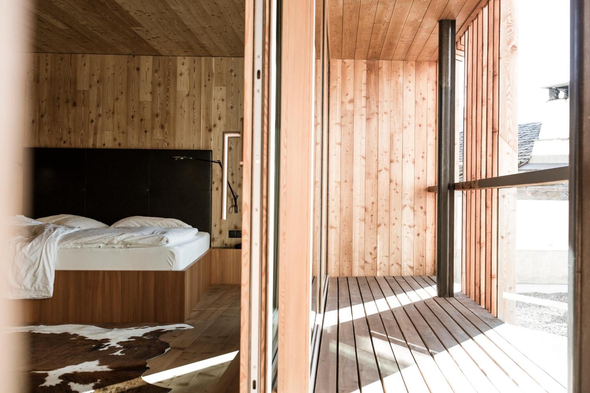Hotel Weisses Kreuz Burgusio Chambre photo