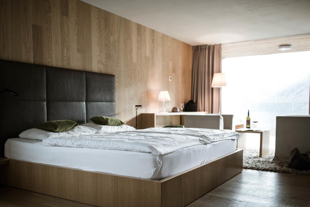 Hotel Weisses Kreuz Burgusio Extérieur photo