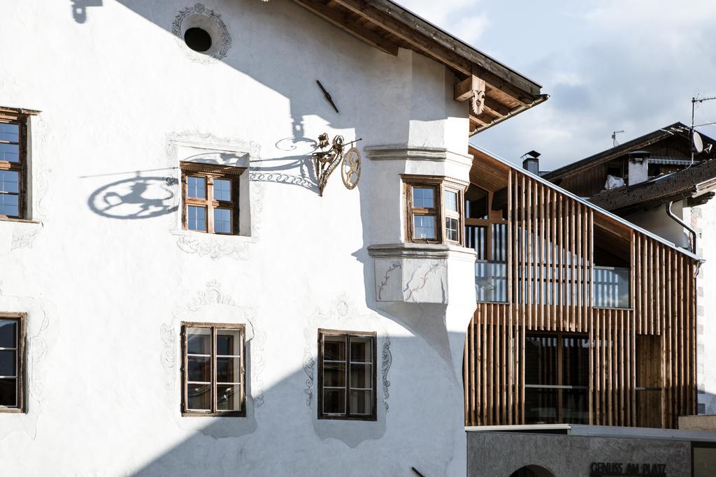 Hotel Weisses Kreuz Burgusio Extérieur photo