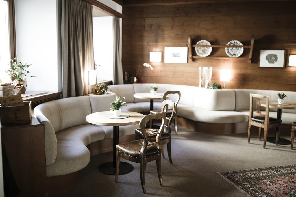 Hotel Weisses Kreuz Burgusio Extérieur photo